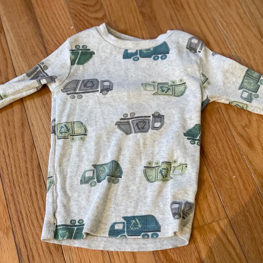 Toddler Garbage Truck PJs (2T) 🚛💤⭐️ - Picture 4 of 7